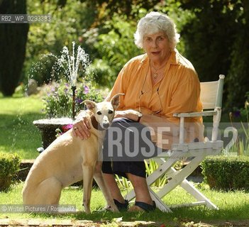 Elizabeth Jane Howard (1923-2014), English novelist, at her home in Bungay, Suffolk, UK.
©Writer Pictures/Rosebud2