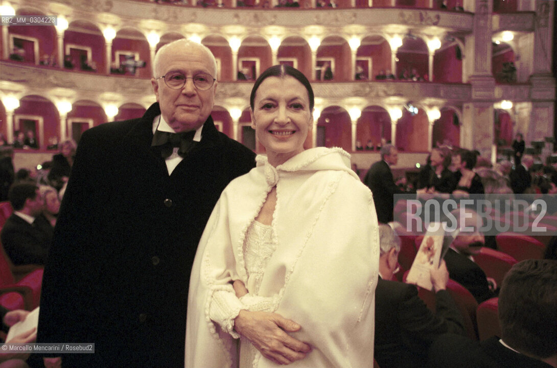 Rome Opera House, January 14, 2000. Stage director Beppe Menegatti and his wife, dancer Carla Fracci, at the premiere of Puccinis Tosca directed by Franco Zeffirelli and performed on occasion of its centenary in the same theater of its debut / Teatro dellOpera di Roma, 14 gennaio 2000. Il regista teatrale Beppe Menegatti e sua moglie, la ballerina Carla Fracci, alla prima dellopera Tosca diretta dal regista Franco Zeffirelli in occasione dei cento anni dal suo debutto nello stesso teatro - ©Marcello Mencarini/Rosebud2