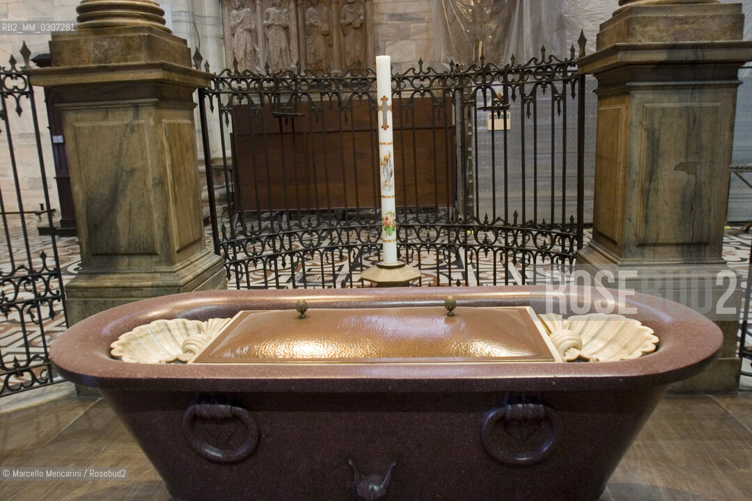 duomo fonte battesimale
 ©Marcello Mencarini/Rosebud2