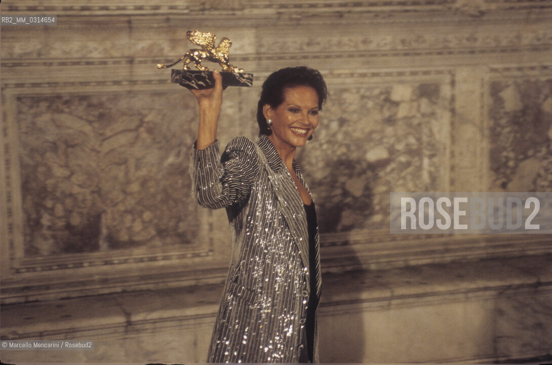 Venice Film Festival 1993, Actress Claudia Cardinale holding the Golden Lion Award for career achievement / Mostra del Cinema di Venezia 1993. Lattrice Claudia Cardinale con il premio Leone doro alla carriera - ©Marcello Mencarini/Rosebud2