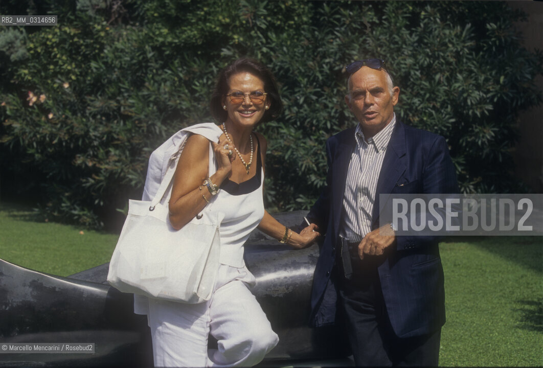 Venice Film Festival 1993, Actress Claudia Cardinale holding the Golden Lion Award for career achievement / Mostra del Cinema di Venezia 1993. Lattrice Claudia Cardinale con il premio Leone doro alla carriera - ©Marcello Mencarini/Rosebud2