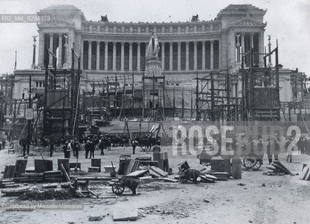 Rome, 1910. Construction of the monument to Vittorio Emanuele II (Vittoriano) / Roma, 1910. Costruzione del monumento a Vittorio Emanuele II (Vittoriano) - Reproduced by Marcello Mencarini
/Rosebud2