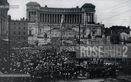 Rome, about 1921. The monument to Vittorio Emanuele II (Vittoriano), perhaps in occasion of the burial of the unknown soldier / Roma, 1921 circa, Il monumento a Vittorio Emanuele II (Vittoriano), forse in occasione della tumulazione del milite ignoto - Reproduced by Marcello Mencarini
/Rosebud2