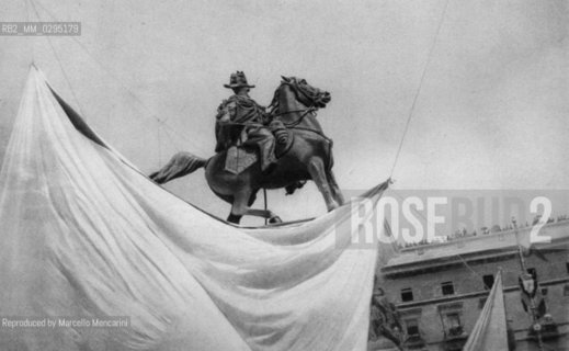 Milan, about 1881. Inauguration of the monument to Vittorio Emanuele II (June 24, 1896) / Milano, 1881 circa. Inaugurazione del monumento a Vittorio Emanuele II in piazza Duomo (24 giugno 1896) - Reproduced by Marcello Mencarini
/Rosebud2