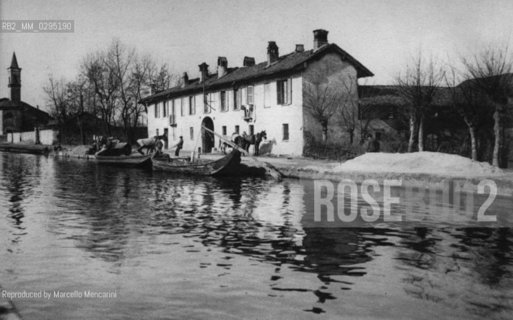 Milan, circa 1900. Sand dockers on the Naviglio Grande at San Cristoforo / Milano, 1900 circa. Scaricatori di sabbia sul Naviglio Grande a San Cristoforo - Reproduced by Marcello Mencarini
/Rosebud2