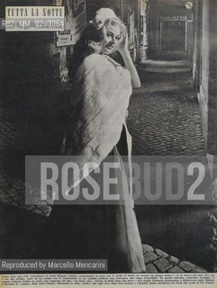 Tutta la notte con un gatto sulla testa, Foto di Anita Ekberg sul set de La dolce vita tratta da un articolo della rivista Gente del 26 febbraio 1960, a lei dedicato / All night with a cat on her head. Photo of Anita Ekberg on the set of La Dolce Vita, from an article of Italian magazine Gente (February 26, 1960) dedicated to her - Reproduced by Marcello Mencarini
/Rosebud2