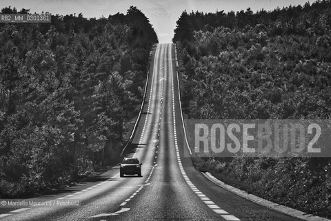 Road in the Vaucluse department in Provence region, France / Strada nel dipartimento della Vaucluse, nella regione della Provenza, Francia - ©Marcello Mencarini/Rosebud2