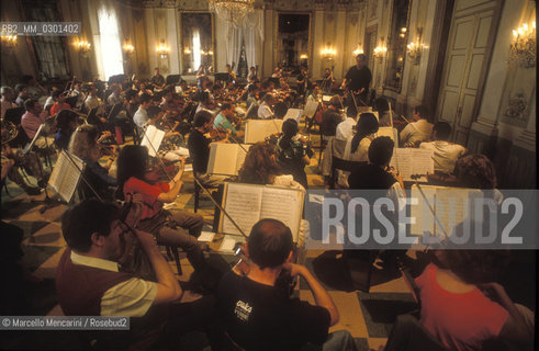 Venice, La Fenice Theater, 1991. Orchestra of La Fenice Theater during a rehearsal in the Apollonian Halls, conducted by Daniel Oren / Venezia, Teatro La Fenice, 1991. Lorchestra del Teatro La Fenice durante una prova nelle Sale Apollinee, diretta da Daniel Oren - ©Marcello Mencarini/Rosebud2