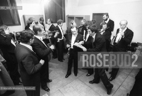 Rome, Conservatory of Santa Cecilia at via dei Greci (about 1980). The Orchestra before a concert / Roma, Conservatorio Santa Cecilia (1980 circa). Orchestra prima di un concerto  - ©Marcello Mencarini/Rosebud2