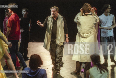 Rome, Olympic Theater, February 2000. French choreographer Maurice Béjart during the rehearsal of his Ravels Bolero with the Béjart Ballet Lausanne / Roma, Teatro Olimpico, febbtraio 2000. Il coreografo Maurice Béjart durante le prove del suo Bolero di Ravel con il Béjart Ballet Lausanne- ©Marcello Mencarini/Rosebud2