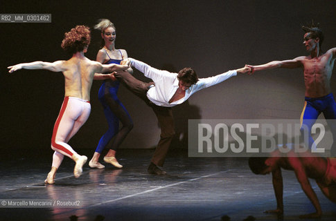 Rome, Olympic Theater, February 2000. Ravels Bolero by choreographer Maurice Béjart with the Béjart Ballet Lausanne, costumes by Versace / Roma, Teatro Olimpico, febbtraio 2000. Il Bolero di Ravel del coreografo Maurice Béjart con il Béjart Ballet Lausanne, costumi di Versace - ©Marcello Mencarini/Rosebud2