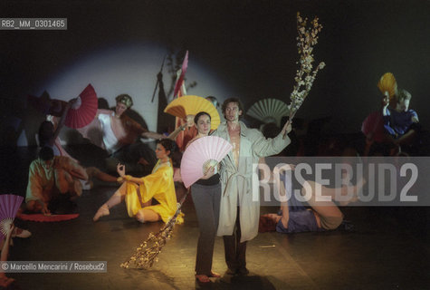 Rome, Olympic Theater, February 2000. Ravels Bolero by choreographer Maurice Béjart with the Béjart Ballet Lausanne, costumes by Versace / Roma, Teatro Olimpico, febbtraio 2000. Il Bolero di Ravel del coreografo Maurice Béjart con il Béjart Ballet Lausanne, costumi di Versace - ©Marcello Mencarini/Rosebud2