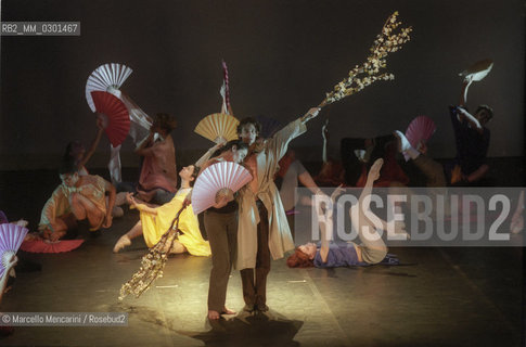 Rome, Olympic Theater, February 2000. Ravels Bolero by choreographer Maurice Béjart with the Béjart Ballet Lausanne, costumes by Versace / Roma, Teatro Olimpico, febbtraio 2000. Il Bolero di Ravel del coreografo Maurice Béjart con il Béjart Ballet Lausanne, costumi di Versace - ©Marcello Mencarini/Rosebud2