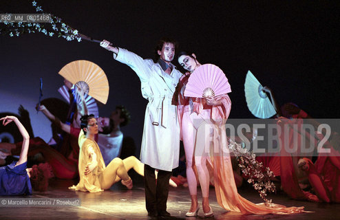 Rome, Olympic Theater, February 2000. Ravels Bolero by choreographer Maurice Béjart with the Béjart Ballet Lausanne, costumes by Versace / Roma, Teatro Olimpico, febbtraio 2000. Il Bolero di Ravel del coreografo Maurice Béjart con il Béjart Ballet Lausanne, costumi di Versace - ©Marcello Mencarini/Rosebud2