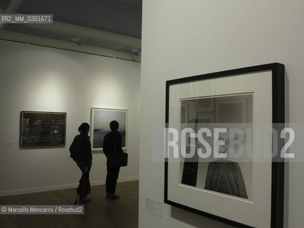 Paris, november 2014. Paris Photo international fine art photography fair at the Grand Palais. A work of Tseng Kwong Chi (New York, Empire State, 1979) / Parigi, novembre 2014. La fiera internazionale di fotografia Paris Photo al Grand Palais. Unopera di Tseng Kwong Chi (New York, Empire State, 1979) - ©Marcello Mencarini/Rosebud2
