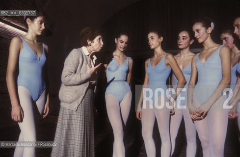 Rome about 1985. Director of National Dance Academy Giuliana Penzi during a lesson / Roma 1985 circa. La direttrice dellAccademia Nazionale di danza Giuliana Penzi durante una lezione - ©Marcello Mencarini/Rosebud2