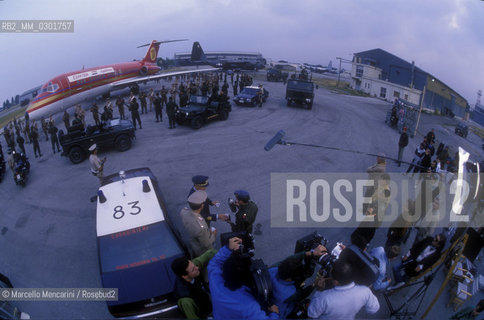 Pisa, 1989. On the set of tv movie Voyage of Terror: The Achille Lauro Affair / Pisa, 1989. Set del film per la tv Il viaggio del terrore: la vera storia dellAchille Lauro - ©Marcello Mencarini/Rosebud2