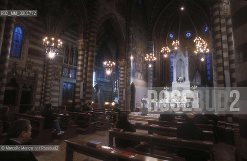 Bologna, 1983. Interior view of Chiesa dellAntoniano (St Anthonys Friary Church) / Bologna, 1983. Interno della Chiesa dellAntoniano - ©Marcello Mencarini/Rosebud2