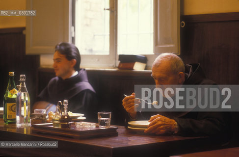 Bologna, 1983. Frati minori dellAntoniano (Franciscan Friars of Saint Anthony) in the Friary dining hall / Bologna, 1983. I Frati Minori dellAntoniano nella mensa del loro convento - ©Marcello Mencarini/Rosebud2