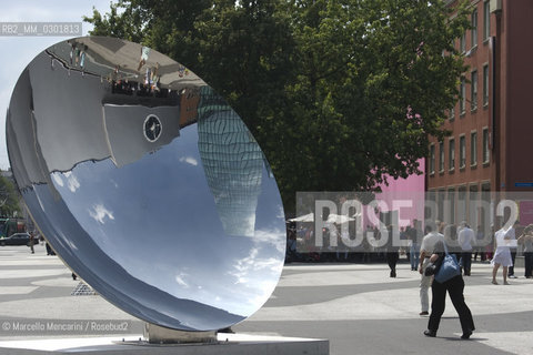 Art Basel 2007. Messeplatz. Sky Mirror V by Anish Kapoor (2004-2007) - ©Marcello Mencarini/Rosebud2