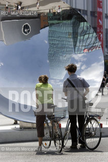 Art Basel 2007. Messeplatz. Sky Mirror V by Anish Kapoor (2004-2007) - ©Marcello Mencarini/Rosebud2