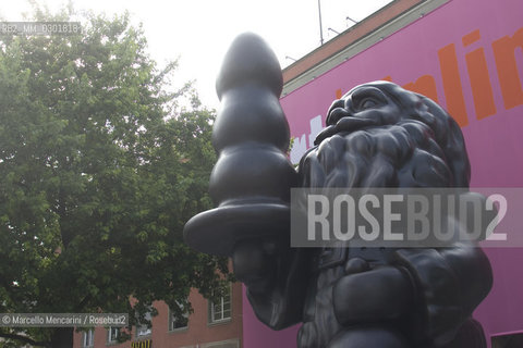 Basel, Messeplatz. Santa with Butt Plug (2002-2007) by Paul McCarthy - ©Marcello Mencarini/Rosebud2