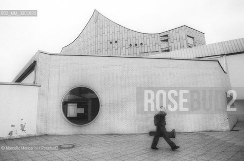 Berlin, 1992. The Berlin Philharmonie (Berlin Philharmonic Hall) / Berlino, 1992.  La Filarmonica di Berlino (Berlin Philharmonie) - ©Marcello Mencarini/Rosebud2