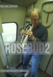 Rome, 1996. Berliner Philharmoniker Orchestra traveling by train  / Roma, 1996. I Berliner Philharmoniker in viaggio in treno - ©Marcello Mencarini/Rosebud2