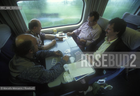 Rome, 1996. Berliner Philharmoniker Orchestra traveling by train  / Roma, 1996. I Berliner Philharmoniker in viaggio in treno - ©Marcello Mencarini/Rosebud2