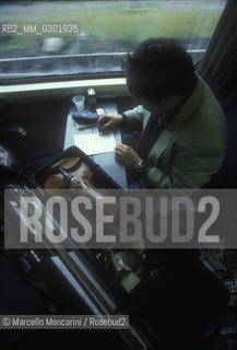 Rome, 1996. Berliner Philharmoniker Orchestra traveling by train  / Roma, 1996. I Berliner Philharmoniker in viaggio in treno - ©Marcello Mencarini/Rosebud2