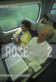 Rome, 1996. Berliner Philharmoniker Orchestra traveling by train  / Roma, 1996. I Berliner Philharmoniker in viaggio in treno - ©Marcello Mencarini/Rosebud2
