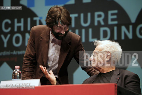 Venice Architecture Biennale 2008. Mayor of Venice Massimo Cacciari and architect Frank Gehry / Biennale Architettura di Venezia 2008. Il sindaco di Venezia Massimo Cacciari e larchitetto Frank Gehry - ©Marcello Mencarini/Rosebud2