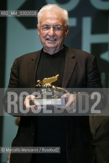 Venice Architecture Biennale 2008. American architect Frank Gehry holding the Golden Lion Award for Lifetime Achievement / Biennale Architettura di Venezia 2008. Larchitetto americano Frank Gehry - riceve il Leone doro alla carriera - ©Marcello Mencarini/Rosebud2