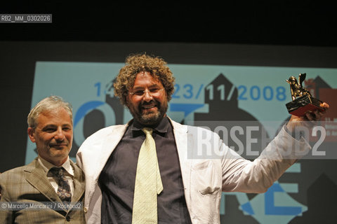 Venice Architecture Biennale 2008. Architecture Biennale Director Aaron Betsky (left) gives Golden Lion Award for the Best Installation Project in the International Exhibition to Greg Lynn / Biennale Architettura di Venezia 2008. Il direttore della Biennale Architettura Aaron Betsky (a sinistra) consegna il Leone dOro per il miglior progetto di installazione a Greg Lynn - ©Marcello Mencarini/Rosebud2