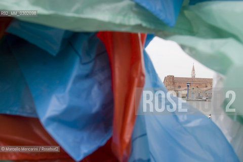 Venice Art Biennale 2005. Plastic Bags by Pascale Marthine Tayou / Biennale Arte di Venezia 2005.Plastic Bags di Pascale Marthine Tayou - ©Marcello Mencarini/Rosebud2