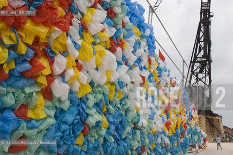 Venice Art Biennale 2005. Plastic Bags by Pascale Marthine Tayou / Biennale Arte di Venezia 2005.Plastic Bags di Pascale Marthine Tayou - ©Marcello Mencarini/Rosebud2