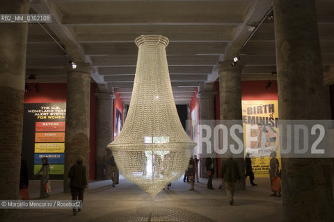 Venice Art Biennale 2005. A Noiva/The Bride by Joana Vasconcelos / Biennale Arte di Venezia 2005. A Noiva/The Bride di Joana Vasconcelos - ©Marcello Mencarini/Rosebud2