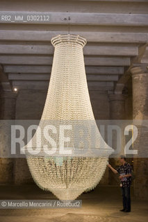 Venice Art Biennale 2005. A Noiva/The Bride by Joana Vasconcelos / Biennale Arte di Venezia 2005. A Noiva/The Bride di Joana Vasconcelos - ©Marcello Mencarini/Rosebud2