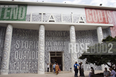 Venice Art Biennale 2005. Installation by Barbara Kruger on Italian Pavilion facade / Biennale Arte di Venezia 2005. Installazione di Barbara Kruger sulla facciata del padiglione Italia - ©Marcello Mencarini/Rosebud2