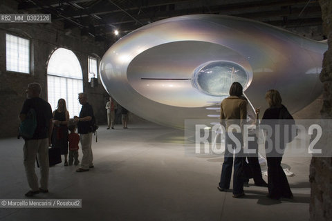 Venice Art Biennale 2005. Wave UFO by Mariko Mori / Biennale Arte di Venezia 2005. Wave UFO di Mariko Mori - ©Marcello Mencarini/Rosebud2
