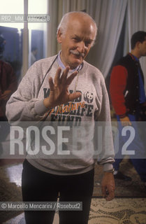 Rome, 1983. Director of photography Enrico Menczer on the set of sitcom Casa Cecilia directed by Vittorio De Sisti / Roma, 1983. Il direttore della fotografia Enrico Menczer sul set della sitcom Casa Cecilia diretta da Vittorio De Sisti - ©Marcello Mencarini/Rosebud2
