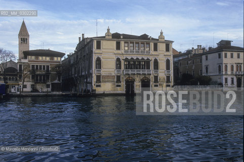 Venice 1998. Facade on the Grand Canal of Palazzo Malipiero (now Palazzo Barnabò). It is located on campo San Samuele at numbers 3200 and 3201. Senator Alvise Gasparo Malipiero, owner of this palace in that time, was patron of Giacomo Casanova who as a boy frequented this house on almost all days from 1740 to 1742-43. It borders on the home of Teresa Imer. Through the garden Malipiero could see the girl and he fell in love with her. When he found Casanova courting her, turned him out of the house forever / Venezia, 1998. Palazzo Malipiero, oggi Barnabò, facciata sul Canal Grande. Si apre in campo San Samuele ai numeri 3200 e 3201. Alvise Gasparo Malipiero fu il protettore di Giacomo Casanova che da ragazzo frequentò il palazzo quasi tutti i giorni, dal 1740 al 1742-43. Confinava con la casa di Teresa Imer. Attraverso il giardino il senatore poteva scorgere la stanza della giovane della quale si innamorò fino a farne una protetta. Sorprese Casanova a corteggiarla e lo cacciò dal palazzo - ©Marcello Mencarini/Rosebud2