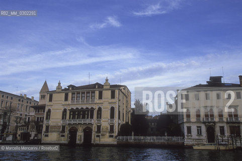 Venice 1998. Facade on the Grand Canal of Palazzo Malipiero (now Palazzo Barnabò). It is located on campo San Samuele at numbers 3200 and 3201. Senator Alvise Gasparo Malipiero, owner of this palace in that time, was patron of Giacomo Casanova who as a boy frequented this house on almost all days from 1740 to 1742-43. It borders on the home of Teresa Imer. Through the garden Malipiero could see the girl and he fell in love with her. When he found Casanova courting her, turned him out of the house forever / Venezia, 1998. Palazzo Malipiero, oggi Barnabò, facciata sul Canal Grande. Si apre in campo San Samuele ai numeri 3200 e 3201. Alvise Gasparo Malipiero fu il protettore di Giacomo Casanova che da ragazzo frequentò il palazzo quasi tutti i giorni, dal 1740 al 1742-43. Confinava con la casa di Teresa Imer. Attraverso il giardino il senatore poteva scorgere la stanza della giovane della quale si innamorò fino a farne una protetta. Sorprese Casanova a corteggiarla e lo cacciò dal palazzo - ©Marcello Mencarini/Rosebud2