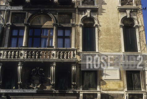 Venice, 1998. Palazzo Bellavite on Campo San Maurizio. Here lived Giorgio Baffo, great friend and patron of Giacomo Casanova and his family / Venezia, 1998. Palazzo Bellavite in campo San Maurizio. Era la dimora del patrizio Giorgio Baffo, grande amico e protettore di Giacomo Casanova e della sua famiglia - ©Marcello Mencarini/Rosebud2