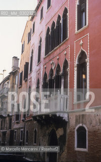Venice, 1998. Palazzo Bragadin. Here Giacomo Casanova lived from 1748 to 1755, guest of his greatest patron, senator Matteo Giovanni Bragadin / Venezia, 1998. Palazzo Bragadin. Qui Giacomo Casanova visse dal 1748 al 1755 ospite del suo maggior protettore, il senatore  Matteo Giovanni Bragadin - ©Marcello Mencarini/Rosebud2