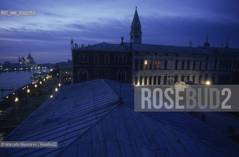 Venice, 1998. Roof of the Piombi prison in the Doges Palace viewed from the terrace of the Hotel Danieli. Through here Giacomo Casanova escaped on 31 October 1756 / Venezia, 1998. Tetto dei piombi, le prigioni di Palazzo ducale visto dalla terrazza dellHotel Danieli. Da  qui Giacomo Casanova riuscì a fuggire il 31 ottobre 1756  - ©Marcello Mencarini/Rosebud2