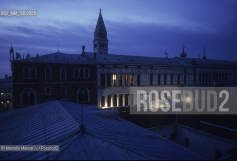 Venice, 1998. Roof of the Piombi prison in the Doges Palace viewed from the terrace of the Hotel Danieli. Through here Giacomo Casanova escaped on 31 October 1756 / Venezia, 1998. Tetto dei piombi, le prigioni di Palazzo ducale visto dalla terrazza dellHotel Danieli. Da  qui Giacomo Casanova riuscì a fuggire il 31 ottobre 1756  - ©Marcello Mencarini/Rosebud2
