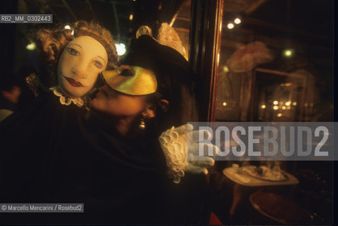 Venice Carnival 1998 dedicated to Giacomo Casanova. Mask at Caffè Florian / Carnevale di Venezia 1998 dedicato a Giacomo Casanova. Maschera al Caffè Florian - ©Marcello Mencarini/Rosebud2