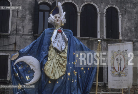 Venice Carnival 1998 dedicated to Giacomo Casanova. Costume as Casanova by the Compagnia della calza / Carnevale di Venezia 1998 dedicato a Giacomo Casanova. Maschera da Casanova  della Compagnia della calza - ©Marcello Mencarini/Rosebud2