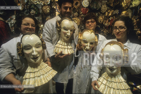 Venice Carnival 1998 dedicated to Giacomo Casanova. Masks of Casanova made in the workshop Tragicomica of Gualtiero DallOsto / Carnevale di Venezia 1998 dedicato a Giacomo Casanova. Maschere di Casanova prodotte dal laboratorio Tragicomica di Gualtiero DallOsto - ©Marcello Mencarini/Rosebud2